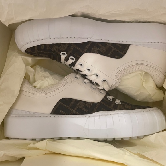 Fendi Sneaker - Picture 3 of 5